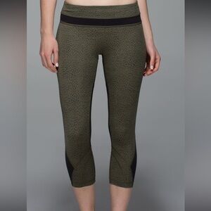 Lululemon Run: Inspire Crop Luxtreme (Mesh)
Dottie Dash Fatigue Green Black